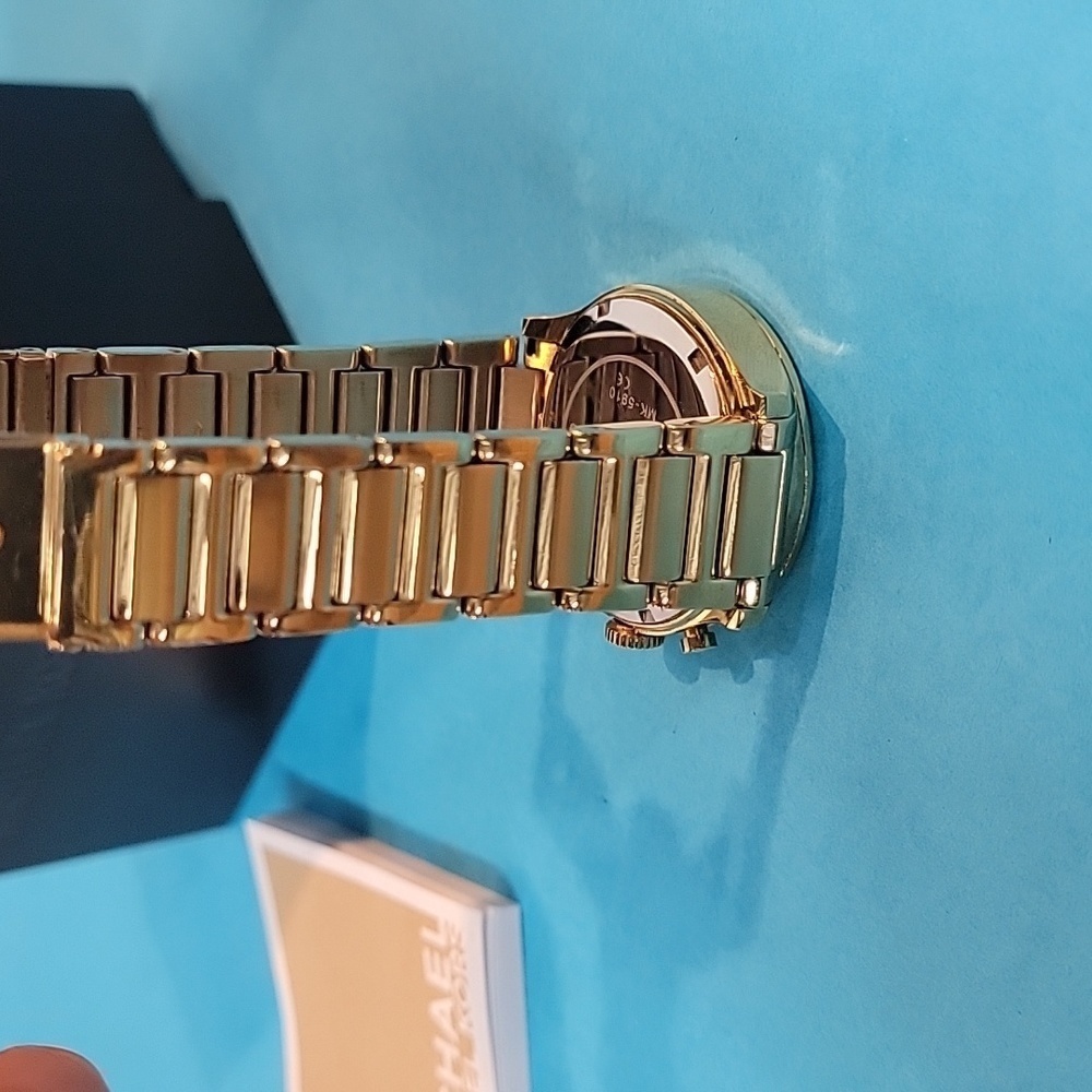 Michael Kors Rose Gold Watch - Picture 13 of 16